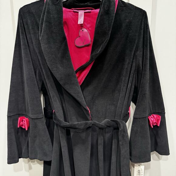 Betsy Johnson Intimates $89 Pink & Black Robe Small - Picture 1 of 8